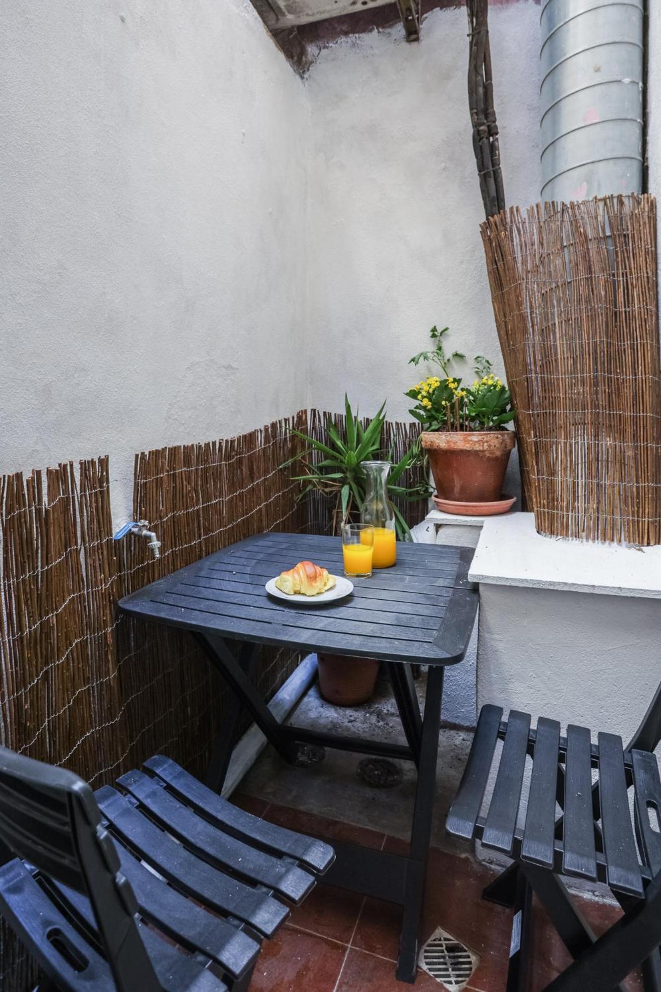 Lovely Apt In Bairro Alto Lisbon Exterior photo